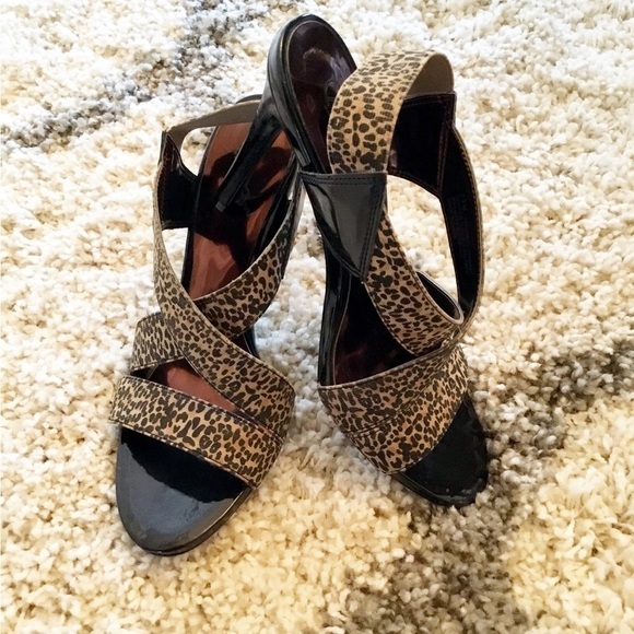 CARLOS SANTANA Nwot carlos by innuendo leopard print heels 7.5M - Picture 1 of 9